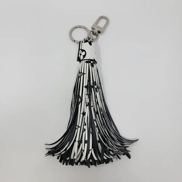 LOUIS VUITTON Monogram Tassel Bag Charm - Picture 3 of 9